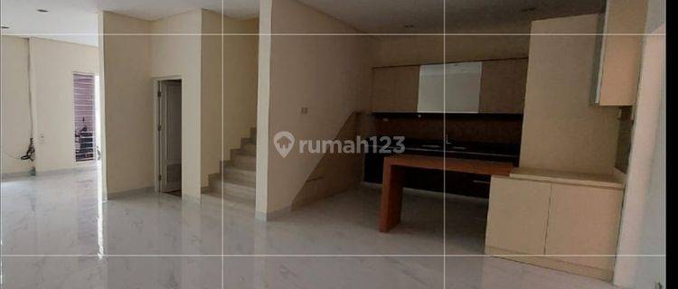 Rumah Sudah Renovasi di Garden House, Pik, Jakarta Utara 1