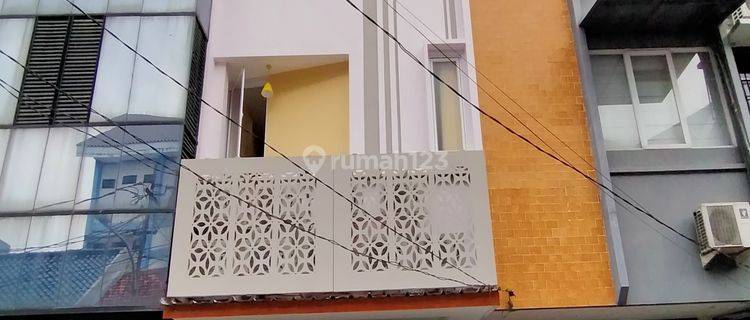 Kost Premium 17KT Petojo Dekat Harmoni Full Terisi 1