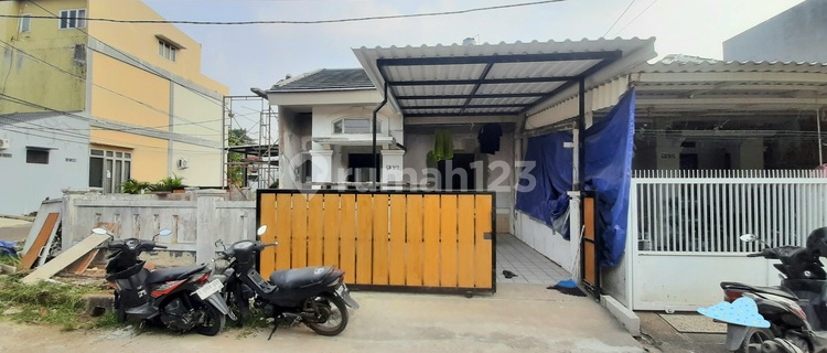 Sector 6 Gading Serpong House, hook position affordable, strategic location. 1