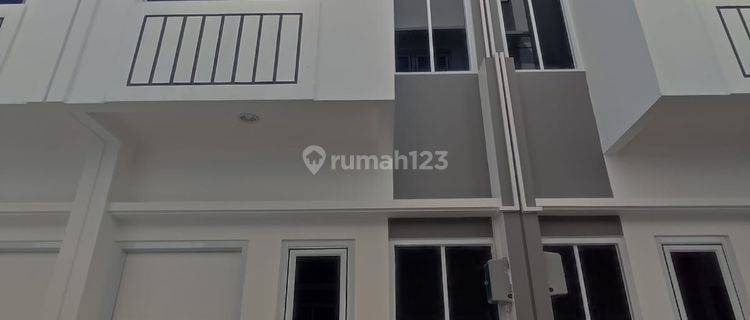 Town House Dua Lt. Sunter Jakut 1