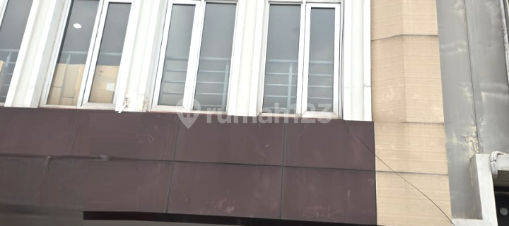 Good Ready-to-Use Rental Shop House in Kota Wisata 1