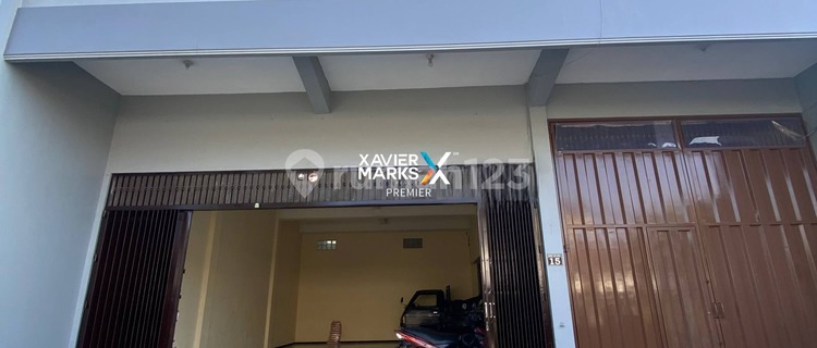 For Rent Well-Maintained and Central City 2-Storey Shop House Clean and Good Condition With Large Parking Area Ready to Use Strategic Location Suitable for Business or Office Easy Access to Culinary Areas and Students Near Brawijaya University on Jalan Candi-Candi Malang City H809 1