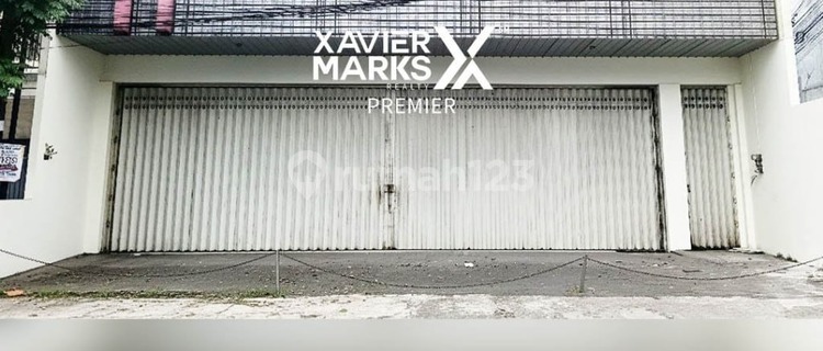For Rent: Large Shop House, 1.5 Floors, Clean and Well-Maintained Condition, Spacious Parking Area, Ready to Use, Suitable for Offices, Busy Area with Easy Access, Steps Away from Suhat and Surrounded by Prestigious Campuses, Near Jl Veteran on Jl Mayjend Panjaitan, Malang City H719 1