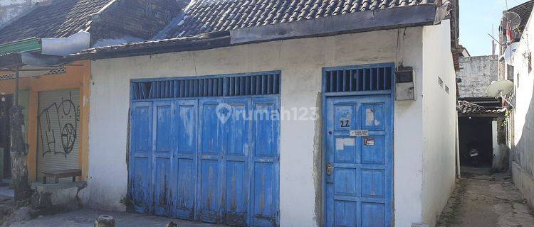 Rumah Tua Depan Ps Legi  1