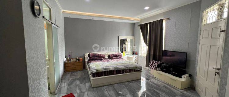 Green Garden Jakarta Barat 10x20 2 Lantai 3 Kamar Tidur Hadap Barat Full Furnished Mewah SHM Bagus 1