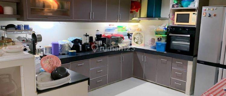 Rumah PIK Katamaran 8x23 3 Lantai 4 Kamar Tidur Furnished Hadap Utara SHM Siap Huni Pantai Indah Kapuk Jakarta Utara Bagus 1
