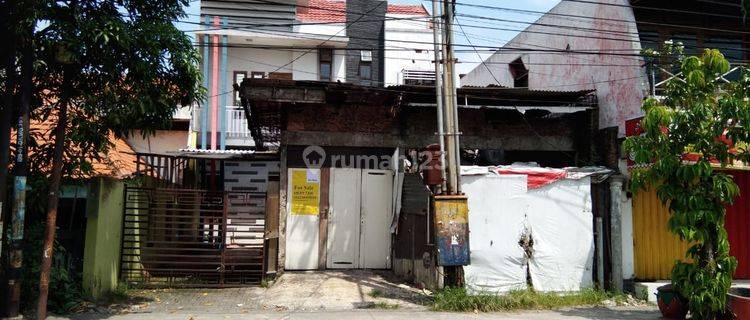 Rumah 2 Lantai Unfurnished di Jalan Dukuh Menanggal, Surabaya 1
