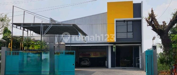 For Rent: Shop and Warehouse on Domas Menganti Main Road, Gresik 1