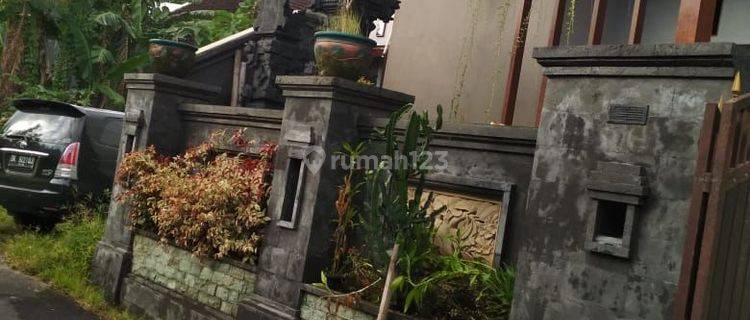 Rumah Modern 2 Lantai di Jalan Raya Abianbase 1