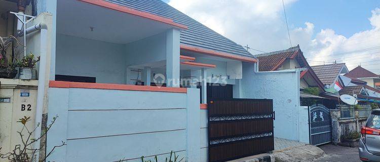 Rumah Sewa Di Perum Ratana Graha Jl Tangkupan Perahu, Padang Sambian, Dps Barat

 1