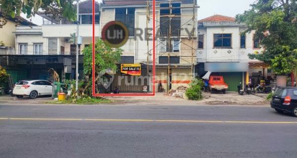 Shophouse for sale in Ubung, Denpasar, prime location, well-maintained, ideal for business. 1