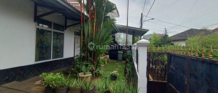 Rumah mewah lokasi strategis di Pondok bambu Jakarta Timur 1