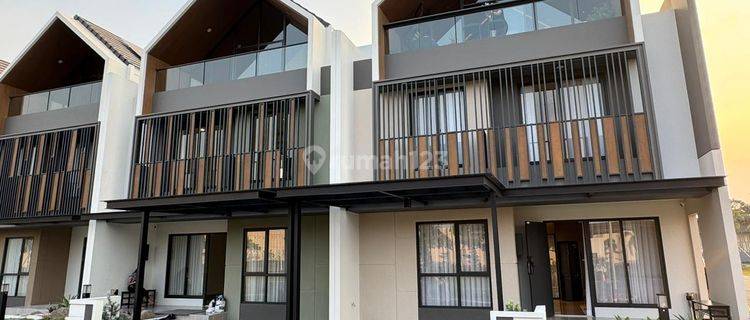 Rumah 3 Lantai Attic Room Lebar 8 Cluster Strozzi Summarecon Gading Serpong 1