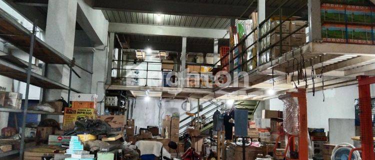 Gudang Tengah Kota, Area Pergudangan, Akses Truk. 1