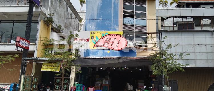 3-STORY SHOPHOUSE IN THE HEART OF MALIOBORO CITY, NEAR BERINGHARJO MARKET 1