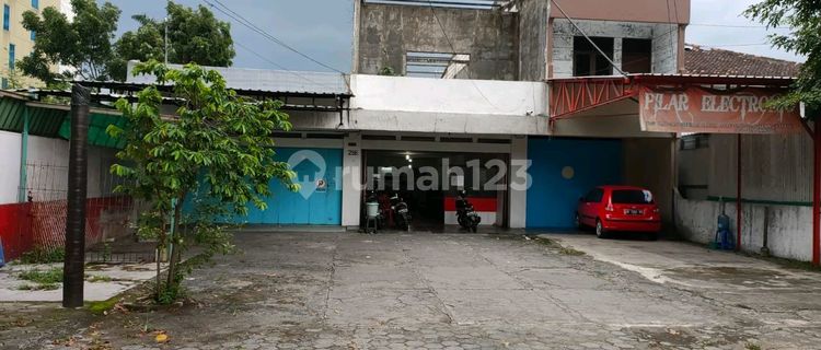 STRATEGIC SHOP ON MAIN ROAD, A STEP AWAY FROM ADISUCIPTO AIRPORT, PROVINCIAL HIGHWAY 1