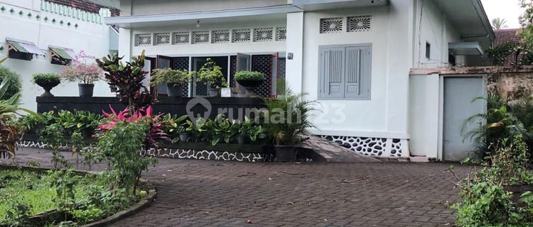 Well-Maintained Classic House Ready for Occupancy on Jl Diponegoro, Gondanglegi, Malang 1