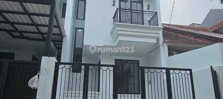 Dijual Rumah Taman Ratu 3 Lantai 1