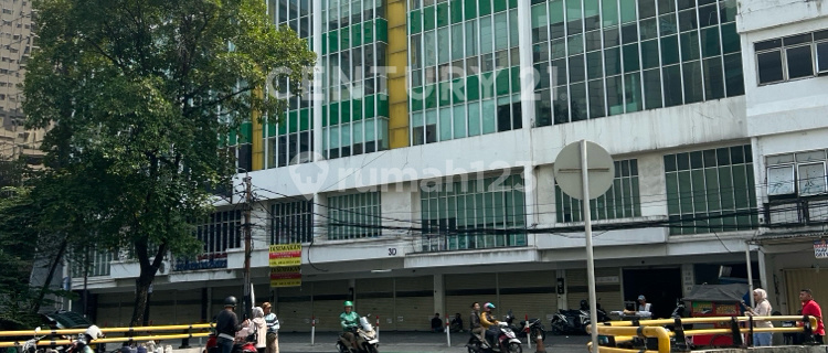 5-Story Neat Shop House with Side Lift Near Plaza Indonesia 1