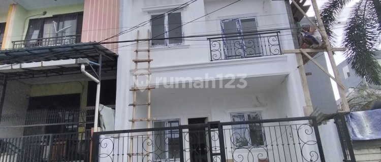 Duri Kepa Hook House 2 Car Street 1