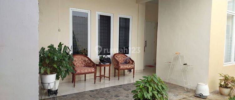 Rumah 2 Lantai Bagus Semi Furnished SHM di Cinere, Depok 1