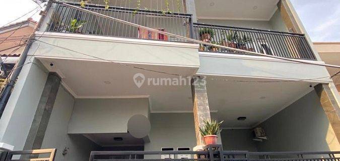 Rumah Cantik 3 Lantai di Rawabebek Pulogebang Cakung  1