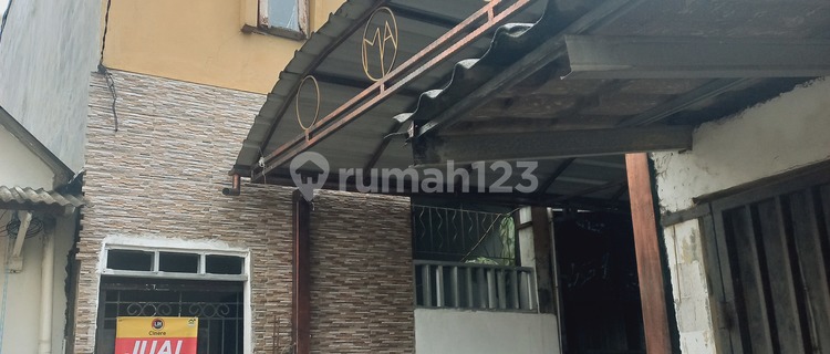 Homestay With 10 Doors at Pln.gandul 1