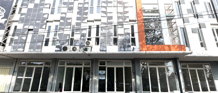 Frontage Link A Yani in Front of East Java Regional Police 1