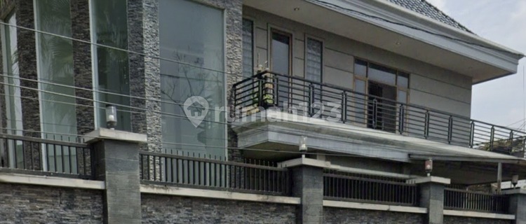 Raya Widuri Tlumpu Blitar ada Kolam Renang 1