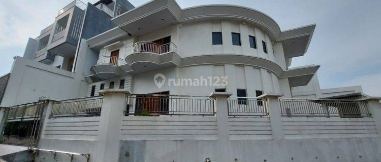 Rumah Hoek 2 Lantai Luas 22x25 550m2 Type 7kt di Pantai Mutiara Jakarta Utara 1