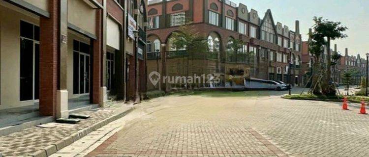 Termurahhh Ruko Lariviera, Hoek, Hadap Taman 1