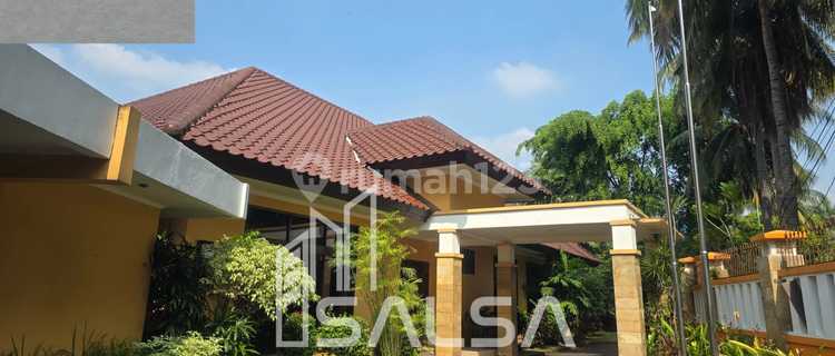 Disewakan Rumah  Cantik Siap Huni Harga Rp.1,4 M Bisa Furnish atau Unfurnish Bangunan 1 Lantai LOKASI STRATEGIS AREA Kedutaan dan Expat dan Perkantoran Double Gate Pintu Lokasi dekat Mega Kuningan dan Dekat ke Menteng dan Kemang Area  Kuningan Jakarta Sel 1