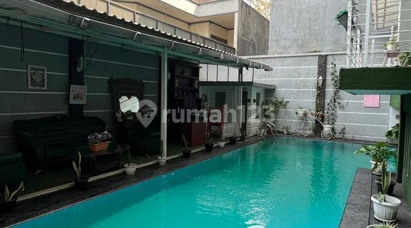 Rumah Mewah di Jual di Poncol Ragunan, Ada Kolam Renang Pribadi 1