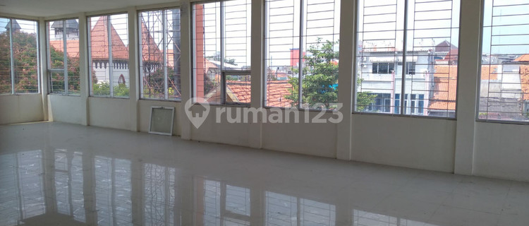 For Sale, Strategic Shop House, Negotiable Price, Mt. Haryono, Semarang 1