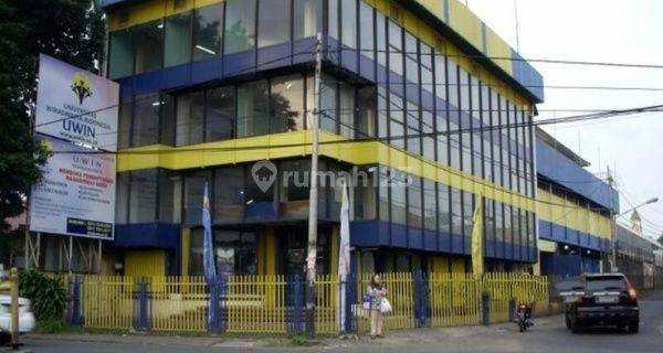 Gedung Bekas Showroom, Strategis, Hoek, Jatinegara 1