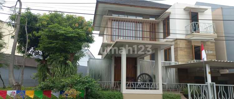 Rumah 2,5 Lantai Lokasi Strategis di Nusaloka BSD, Tangerang Selatan 1