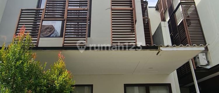 Rumah Full Renovasi di Whelford Greenwich BSD, Tangerang Selatan 1