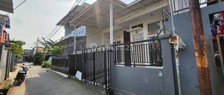 Dijual Rumah di Ketapang Semi Furnished Bagus Besar 1