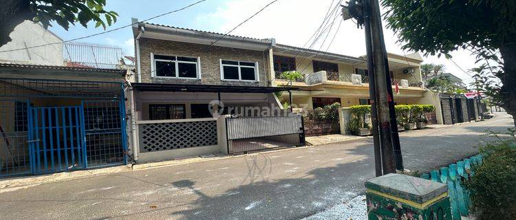 Rumah Cantik Bagus Harga Murah Di Tomang. Akses 2 Mobil Ada Taman 1