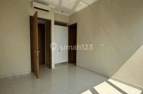 Apartemen 3 BR Taman Anggrek Siap Huni Luas 135m 1