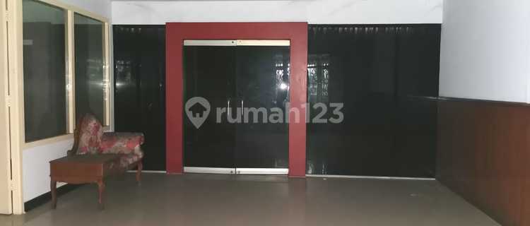 Spacious & Strategic 2-Story Shop House on Dr. Djunjunan, Pasteur, Bandung 1