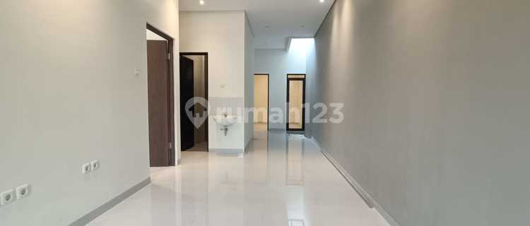 New House in Taman Kopo Indah 2 (TKI 2) Horse Statue Area 1