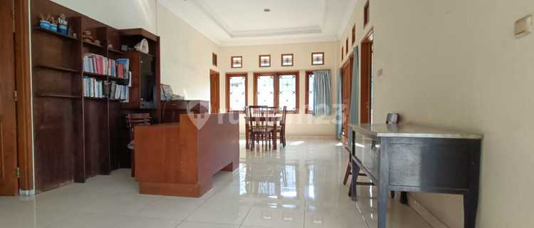 Charming 2-Story House in Cipaganti Wing, Pasirkaliki, Cicendo District, Bandung 1