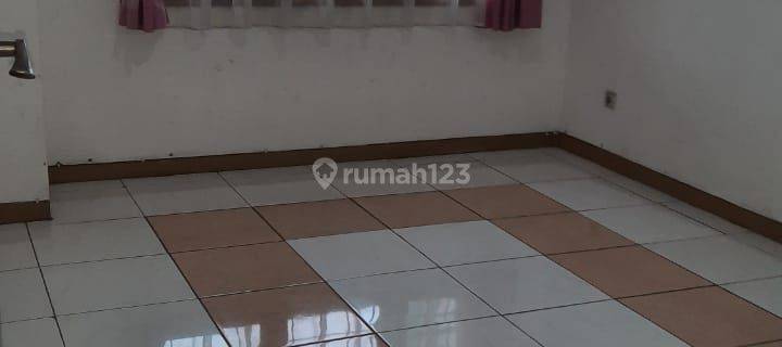 Disewakan rumah di Setrasari Luasan besar 1