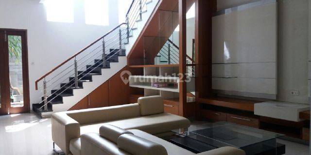 Sewa Rumah singgasana ( Lux) full furnished  1