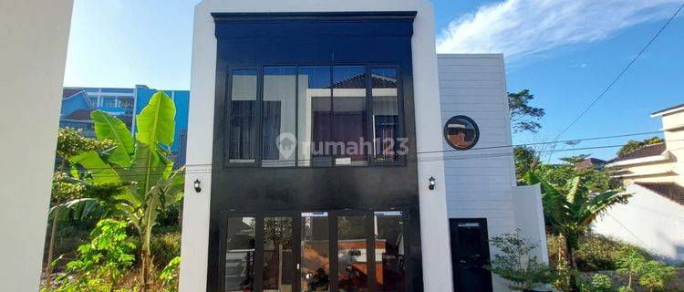 Dijual rumah unik di daerah cipageran 2 lantai full furnished beli rumah bonus motor kalau pembelian cash keras 1