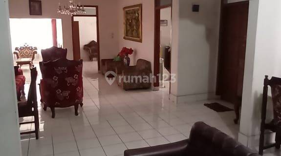 Dijual rumah lama terawat mainroad jalan besar SHM 1