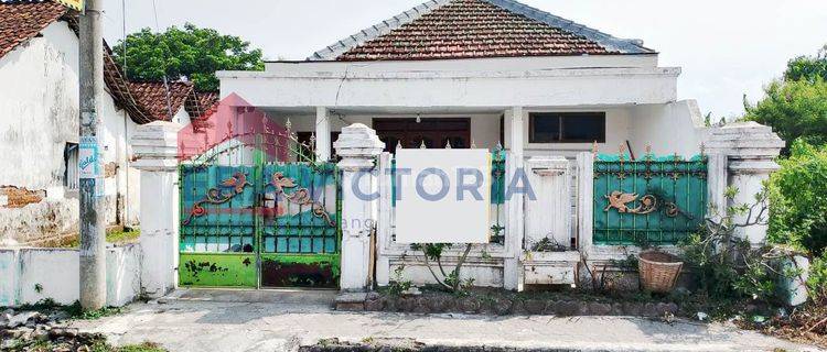 Dijual Rumah Lokasi Dekat Alun Alun Kota Nganjuk  1