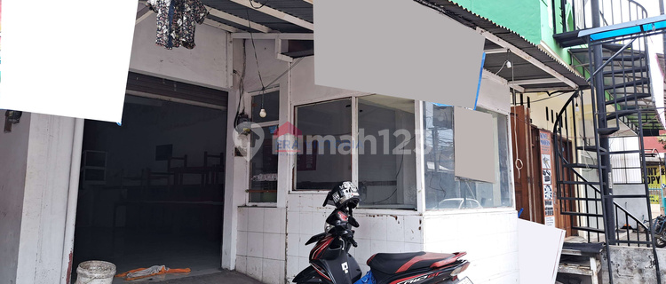 Ruko Lokasi Strategis Ramai Dekat Kampus Cocok untuk Kuliner  1