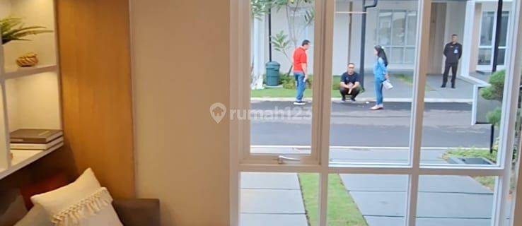 Rumah di Paramount Petals Baru Furnished di Cluster Aster, Tangerang 1